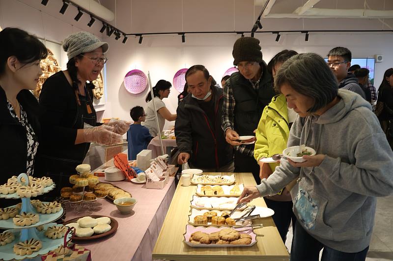 烘焙課程學員分享製作的糕餅。