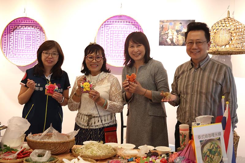 左起:婦幼局杜局長慈容、美食製作者何汶諭、賽珍珠基金會尤姵文董事長、陳杰昇執行長。