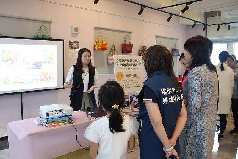 PowerPoint MOS 證照班學員分享。