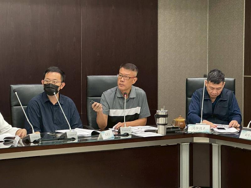 新北消防局政風室林主任三龍（中）針對本年度廉政工作推動情形進行報告。