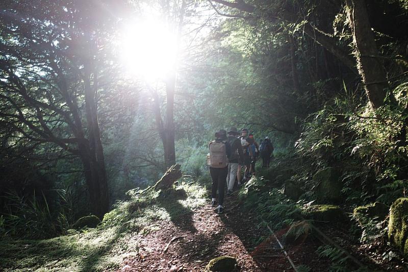 穿越雲端秘境 挑戰自我極限－救國團「阿溪縱走森林秘境野營隊」經典重現