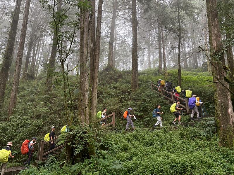 穿越雲端秘境 挑戰自我極限－救國團「阿溪縱走森林秘境野營隊」經典重現