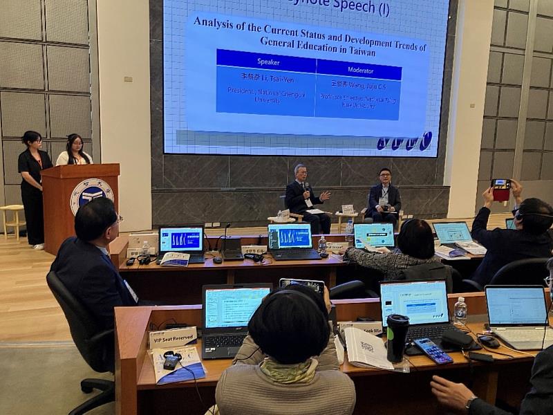 大會演講與座談，安排政大李蔡彥校長與清大王俊秀教授進行。