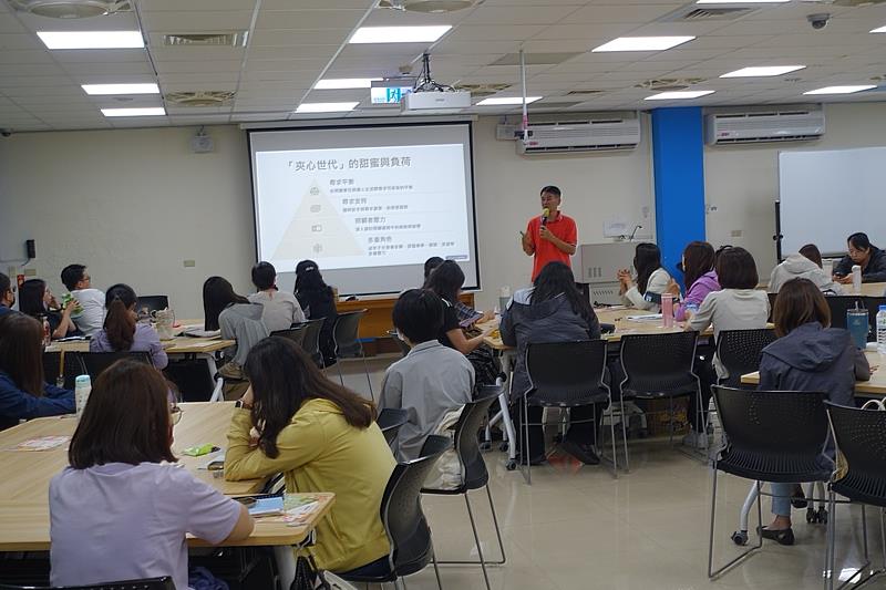 蘇森永理事長指出三明治世代的支持策略。