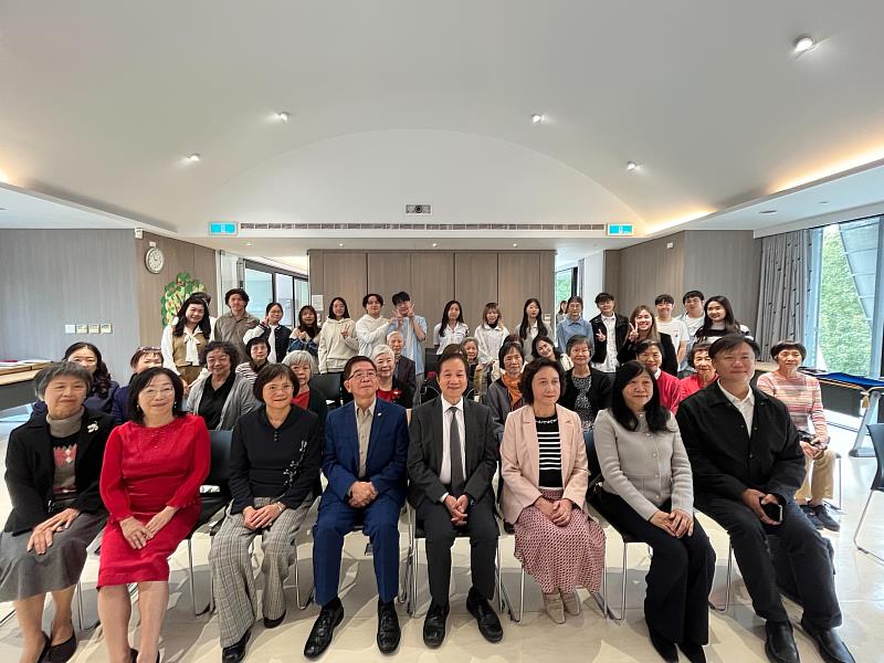 東海大學近年推動「勵學基金」，以「學習取代工讀」的理念，透過制度化的學習輔導與獎助機制，陪伴經濟弱勢學生兼顧課業與生活所需。