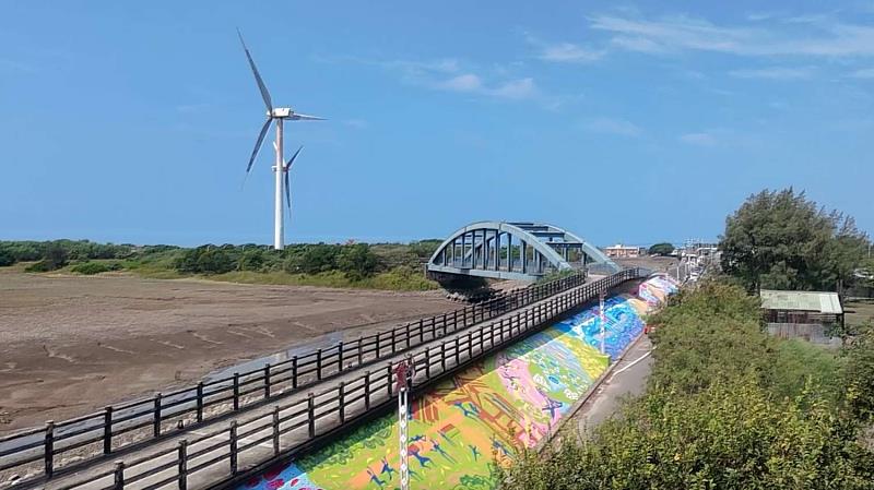 堤防彩繪牆空拍景緻。