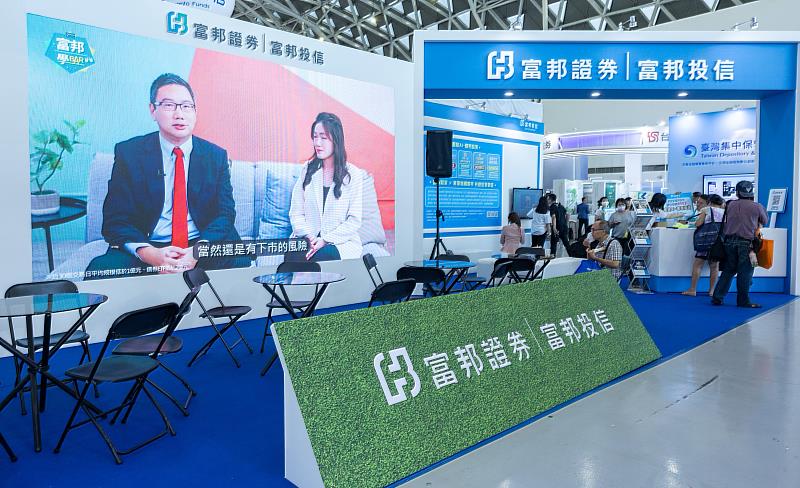 「2025臺灣週ETF投資博覽會」於10月17日至19日在高雄展覽館盛大舉行,吸引眾多投資人與產業專家共襄盛舉。(圖/非凡新聞)