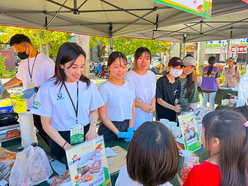 農村美食文化的體驗市集，展現「吃在地、食當季」的飲食文化。
