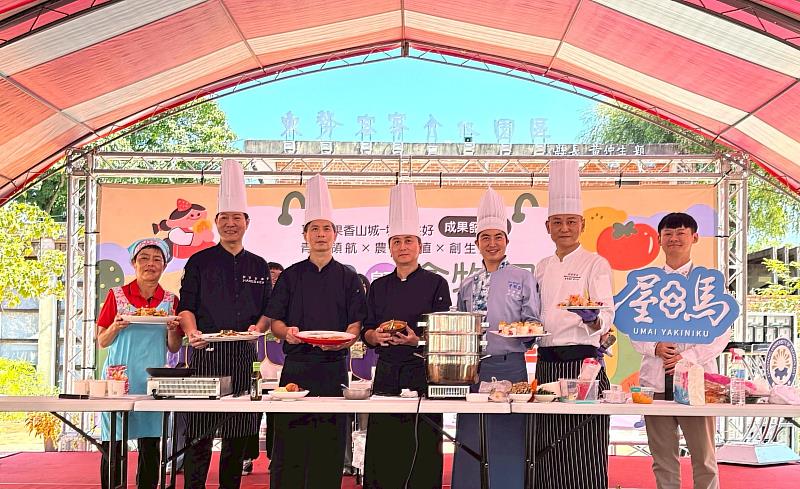 「金牌主廚料理秀」以東勢農村在地食材及時令水果入菜,大受歡迎。