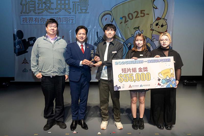 短片組金獎《阿嬤好餓》。