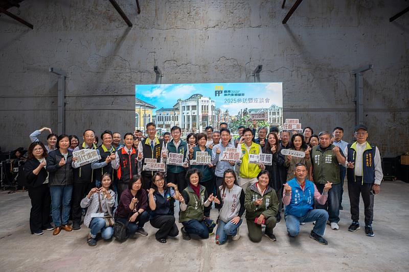 「2025岸內影視基地參訪暨座談會」與會貴賓大合照。