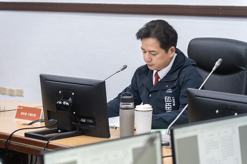 代理市長邱臣遠主持「新竹市114年度第11次道路交通安全聯繫會報」。