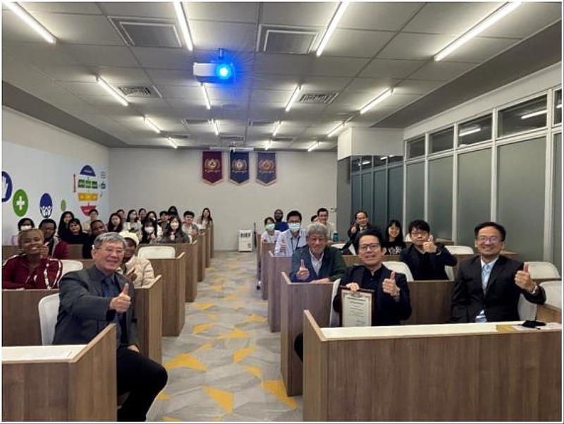 日本國立環境研究所中山祥嗣（Shoji Nakayama）副主任受邀中國醫藥大學公共衛生學院演講，學術交流氣氛熱絡。