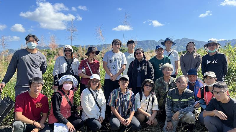 參與講座學員與講師合照。