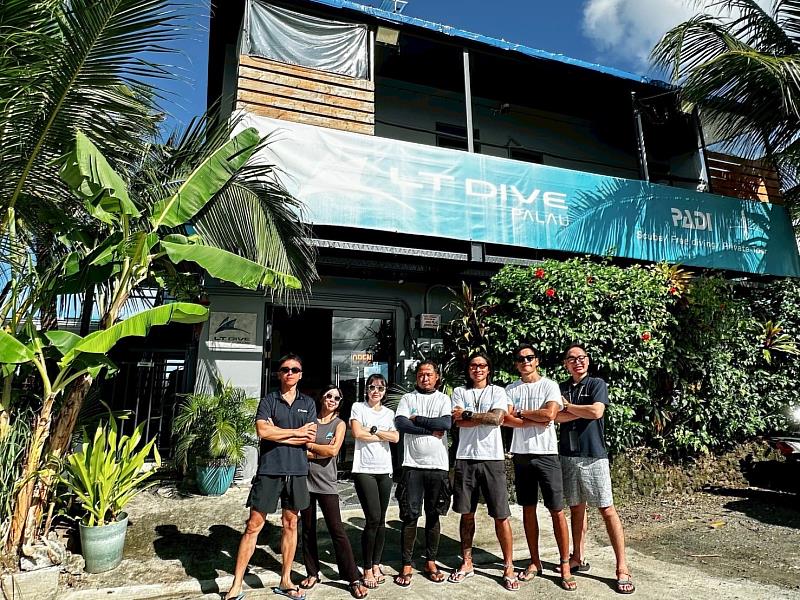 BlueTrend 藍色脈動與帛琉當地潛水業者達成深度結合，希望可以透過 AI Ocean生成式AI的訓練後，引導消費者參與永續旅遊行程，未來將由獲利中提撥部分比例用於培訓當地民眾投入藍色經濟產業，提升當地年輕人留在帛琉意願。