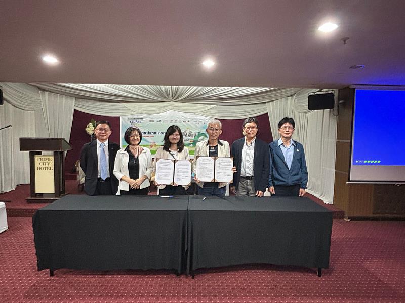 雲科大永續中心林沂品主任代表本校與馬來西亞地方創生組織「PLab地方創生實驗室」簽署「國際永續志工合作備忘錄（MOU）」。