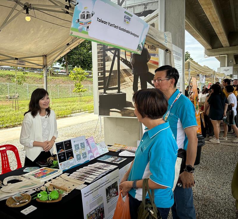 參加市集推廣雲科大永續實踐成果。
