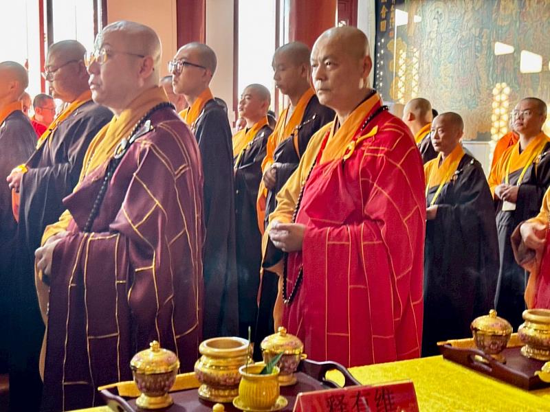 圓桌會舉辦祈福法會，祈願世界和平。（靈鷲山佛教教團提供）