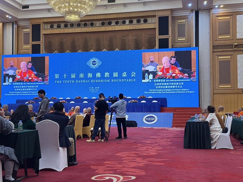 第10屆「南海佛教圓桌會」逾百位諸山長老大德，齊聚一堂尋找時代困境解方。（靈鷲山佛教教團提供）