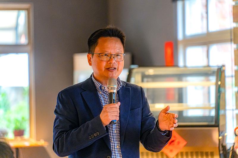 UPGA全聯建築技術機構總經理、時藝多媒體董事長黃文德說明流域水圳基金會未來展望，期待能夠從文化歷史、水圳紋理、水工技術、都市發展與規劃、生態保育為淡水河盡一份心力。