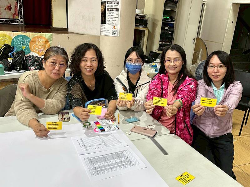 樂活學程參與防災士課程,分組進行社區避難收容所的開設規劃。