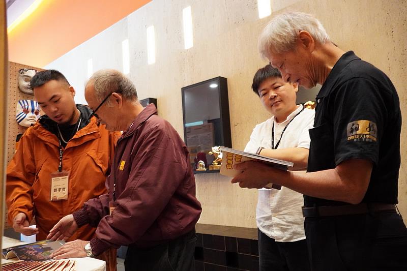 計畫團隊進行解說。