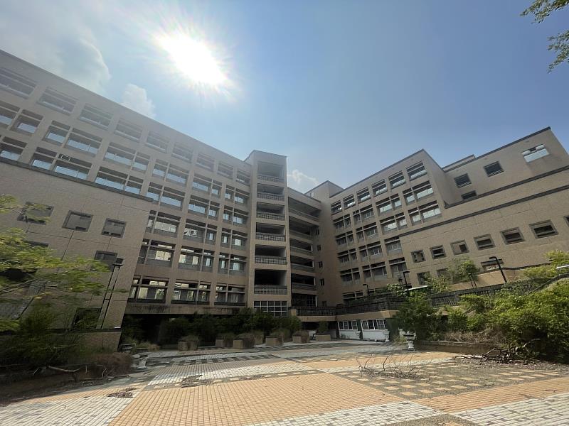 管理大樓校舍擬規劃作為「安南育成基地」。