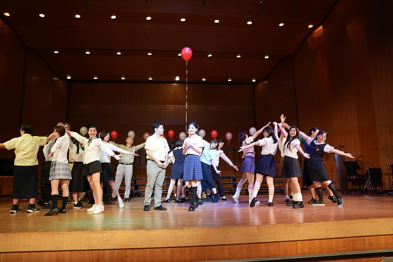 新竹市立混聲合唱團35週年音樂會演出照。