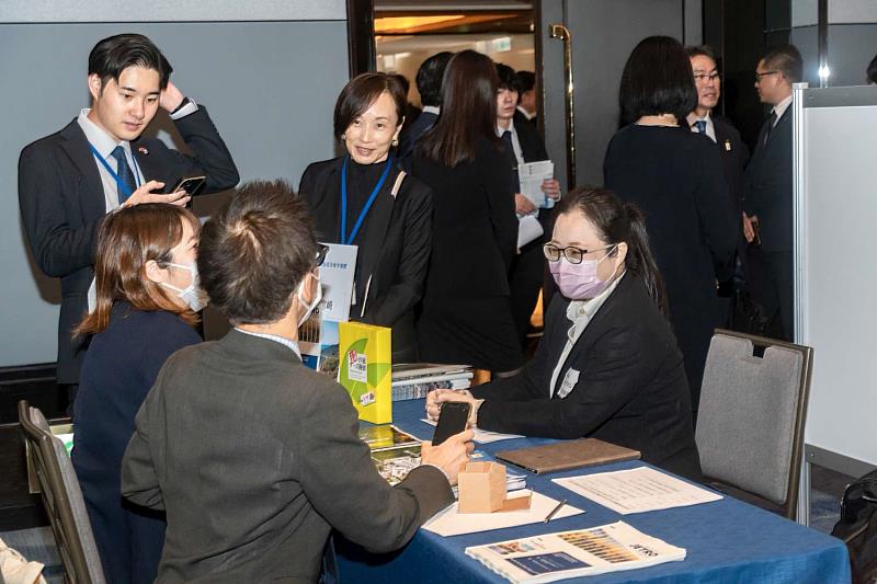 台灣宮崎半導體企業進行產業交流。