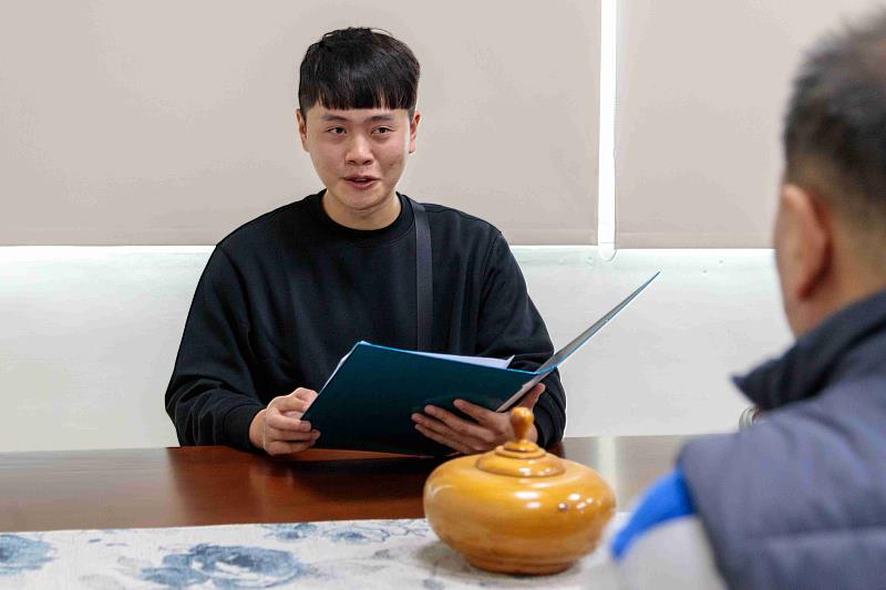 成功攔阻800萬元詐騙案 翁章梁拍短片籲勿輕易上當