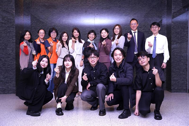 叡揚資訊響應第6屆「數位青年T大使推動計畫」，在國立臺北商業大學會計資訊系蕭幸金教授引薦下，與臺北市記帳士公會一起協助唯寵股份有限公司與正麗科技股份有限公司推動碳管理。