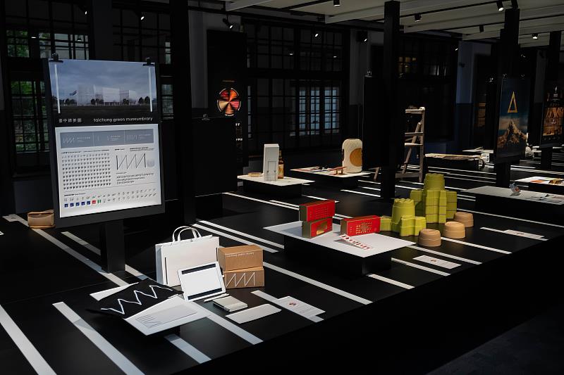 「快慢館」展出作品有些著重即時回應解決當下需求,有些則在時間的累積中展現力量。