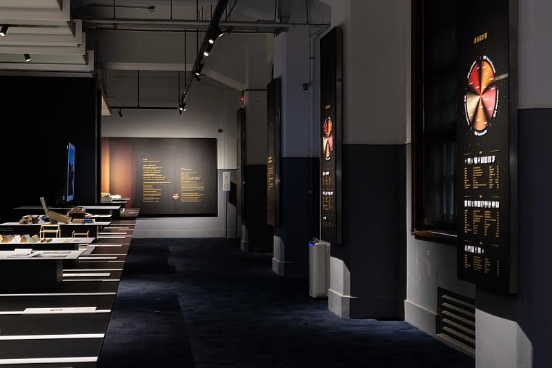 本次展覽亦特別彙整產品、傳達、空間與整合設計等各類別評審團對於5大指標的詮釋，讓觀眾得以從中窺見當年度的評選觀點。