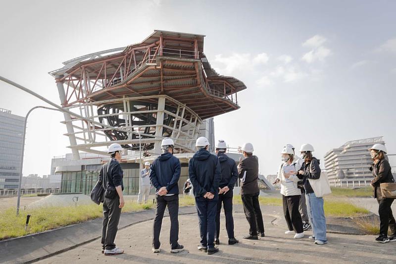 邱臣遠代理市長視察「科學教育館」（原名兒童探索館）。
