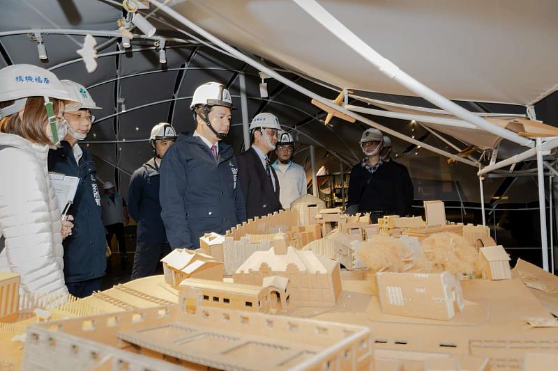 邱臣遠代理市長視察「科學教育館」（原名兒童探索館）。