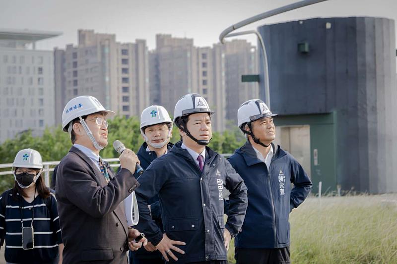 邱臣遠代理市長視察藝文高地。