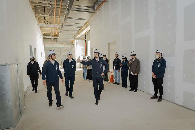 邱臣遠代理市長視察「新竹文創館」。