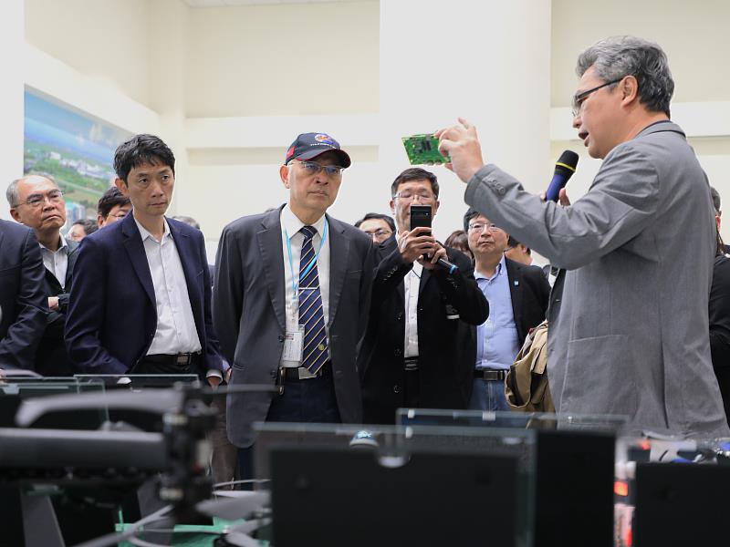 工研院長張培仁率團隊參訪亞創中心。