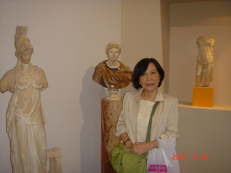 徐照華教授是台灣文學與清代文學研究的知名學者，2004年創立中興大學台灣文學研究所，為中部台灣文學研究奠下重要基礎。