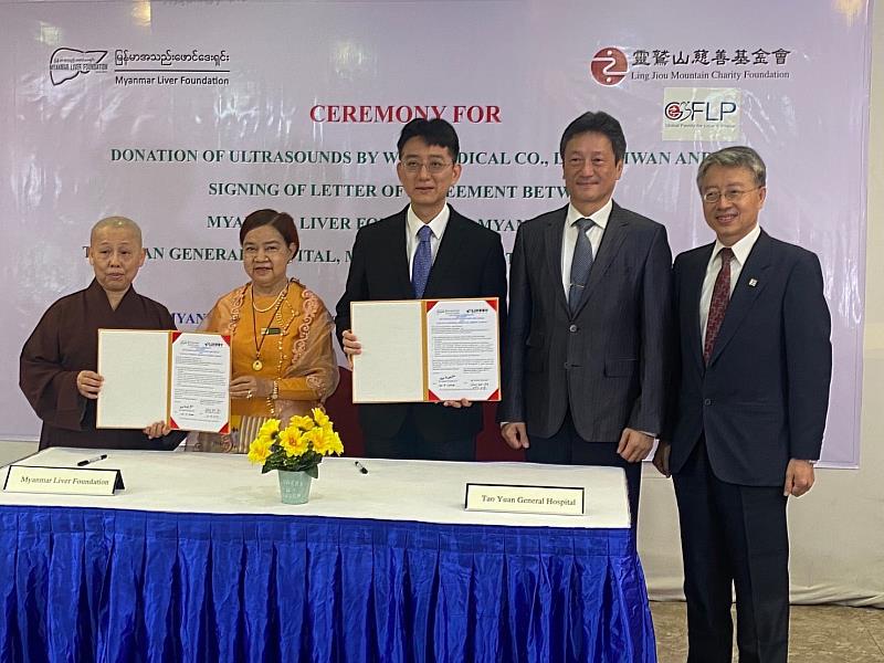 王偉傑院長推動國際醫療，曾促成桃園醫院與緬甸肝臟基金會的合作。（圖片提供/靈鷲山佛教教團提供）