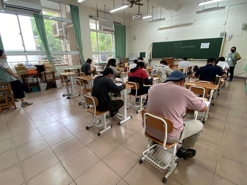 甄試第二階段筆試與口試。