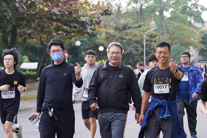 教職員熱情參與。