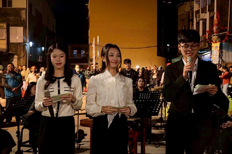 南大親善大使以專業形象展現南大學生的青春風采。（照片來源：臺南大學民俗隊臉書）