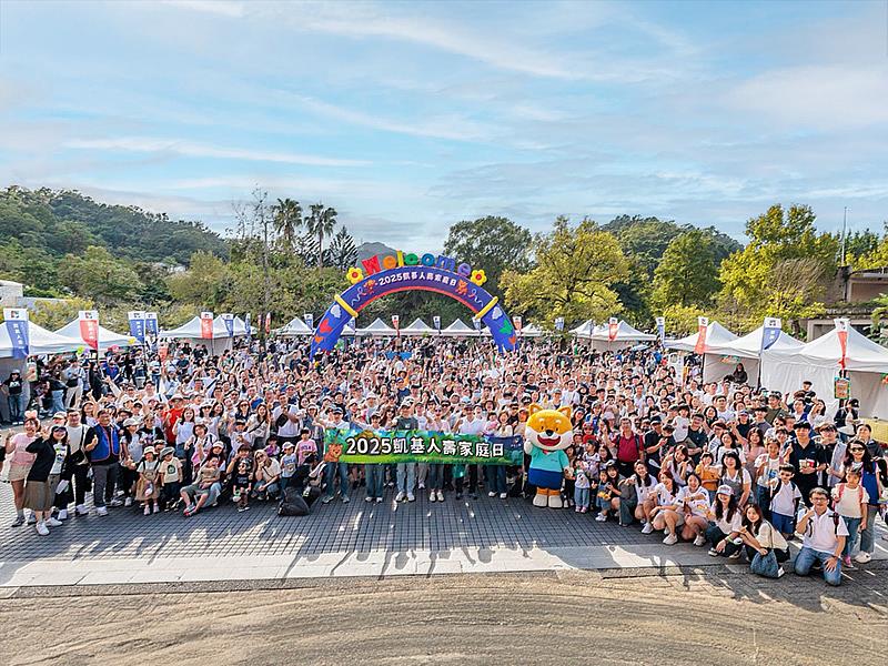 凱基人壽打造友善職場，凝聚同仁向心力。王銘陽董事長及郭瑜玲總經理與上千名同仁、眷屬親友歡聚動物園，共享企業的活力與溫度。