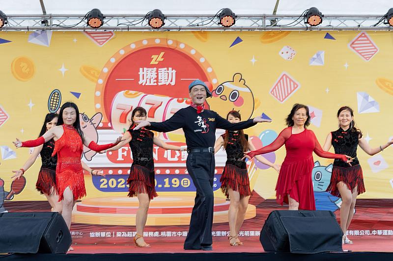 冠軍球迷齊聚！樂天猿氣與領航猿共慶運動中心7週年。