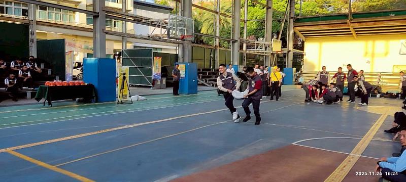 沙包協作堆疊。