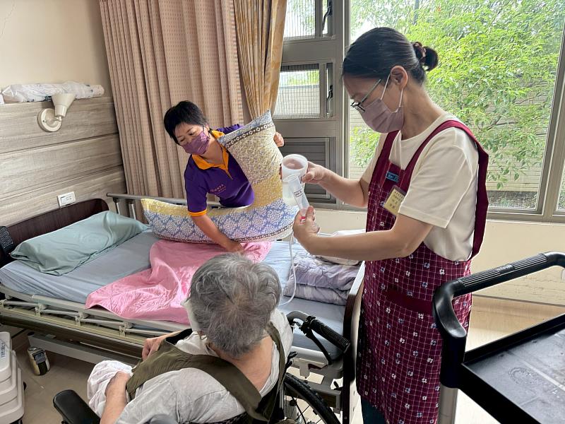 「助人又就業！」 嘉義縣培訓近400位民眾取得照服員證書