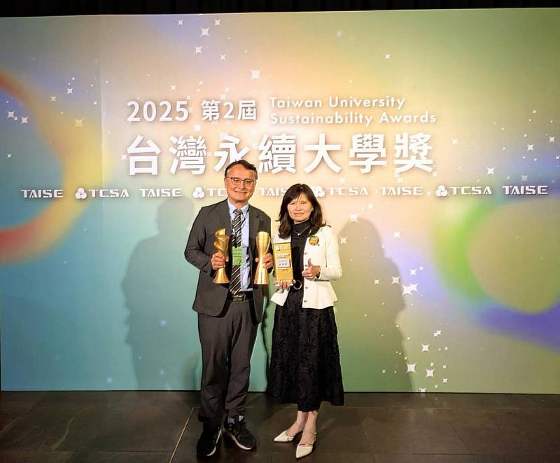 張傳育校長（左）與永續發展與社會實踐研究中心 林沂品主任（右）合照。