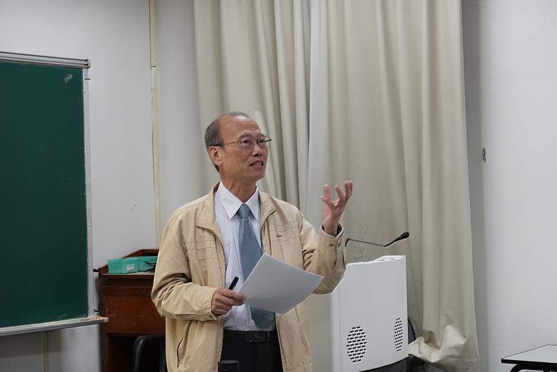 李賢中教授以清晰的條理與深厚的哲學訓練，演講脈絡分明、層次清楚。