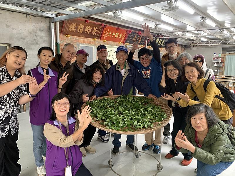 茶山手語導覽活動將帶領參與者深入坪林茶園，感受採茶、識茶的樂趣。